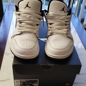 Jordan Air 1 Low in White and Black